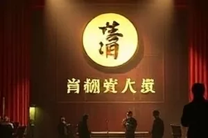 长街旧雪电影剧照，雪夜长街与一盏孤灯